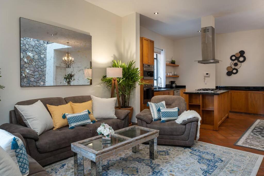 סאן מיגל דה אלנדה Elegant 3Br Home With Rooftop & Grill In Centro San Miguel מראה חיצוני תמונה