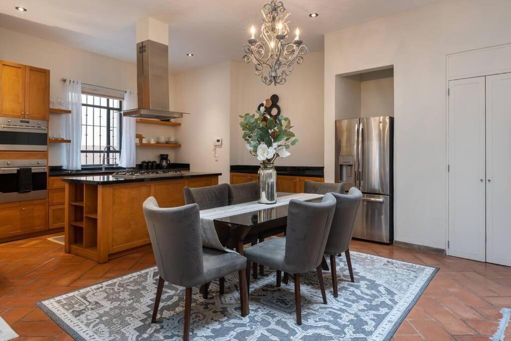 סאן מיגל דה אלנדה Elegant 3Br Home With Rooftop & Grill In Centro San Miguel מראה חיצוני תמונה