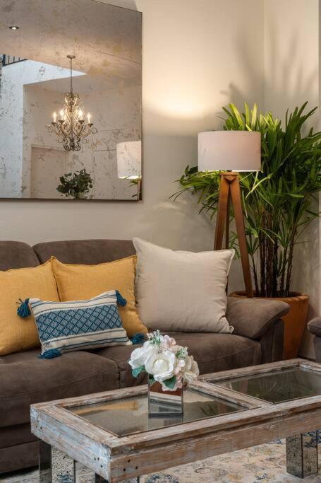 סאן מיגל דה אלנדה Elegant 3Br Home With Rooftop & Grill In Centro San Miguel מראה חיצוני תמונה