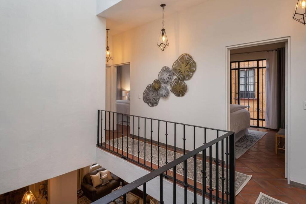 סאן מיגל דה אלנדה Elegant 3Br Home With Rooftop & Grill In Centro San Miguel מראה חיצוני תמונה
