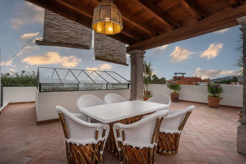 סאן מיגל דה אלנדה Elegant 3Br Home With Rooftop & Grill In Centro San Miguel מראה חיצוני תמונה